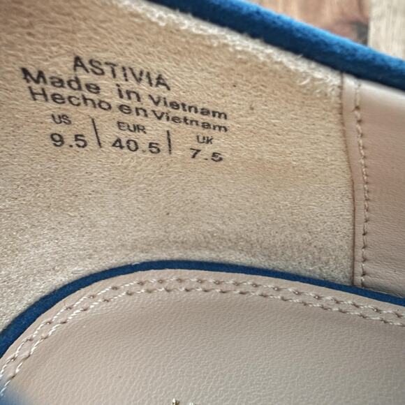 Kelly & Katie Blue Heels - Picture 8 of 16